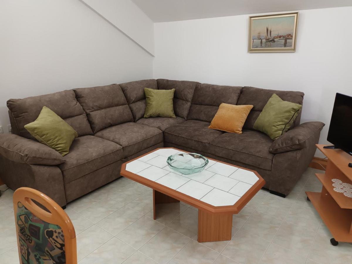 Apartmani Zokic คาชเตลา ภายนอก รูปภาพ