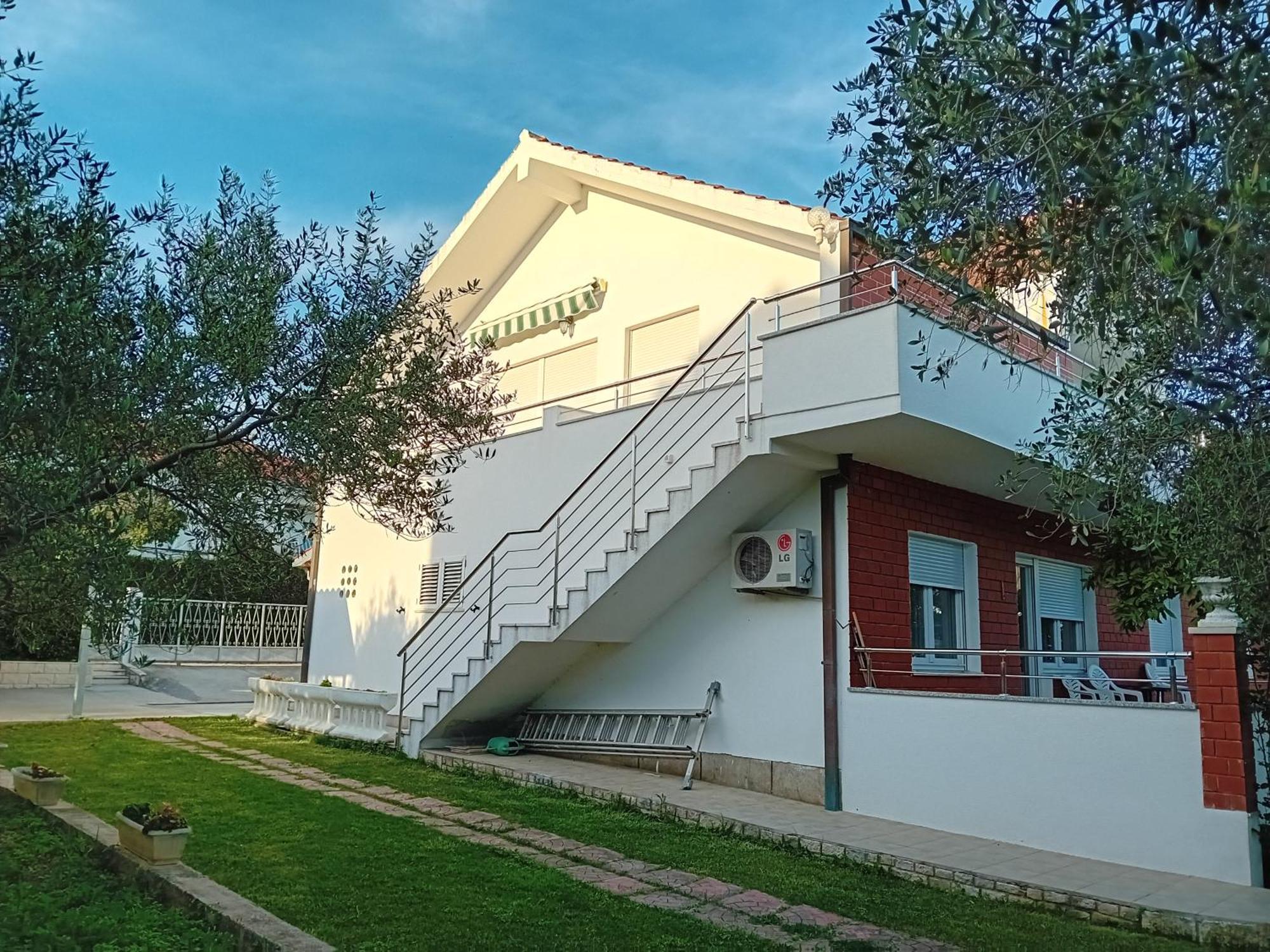 Apartmani Zokic คาชเตลา ภายนอก รูปภาพ